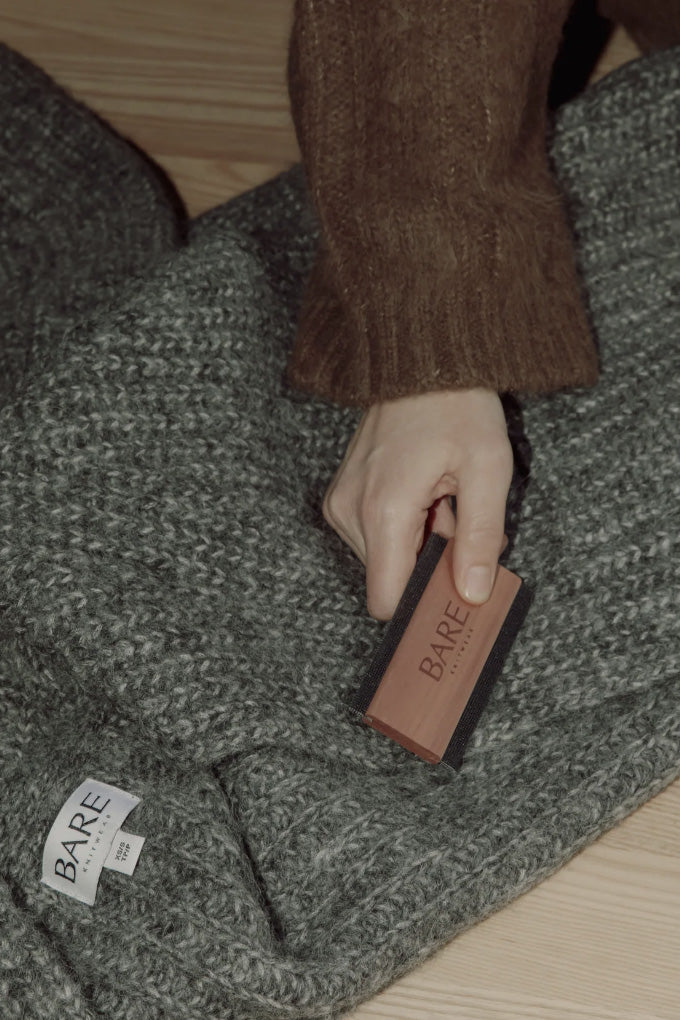 Cedar Sweater Comb