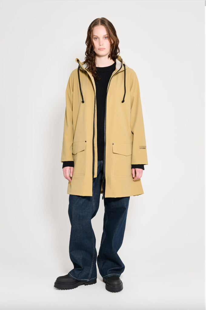 Mosebacke Patch Rain Coat - Matte Sand