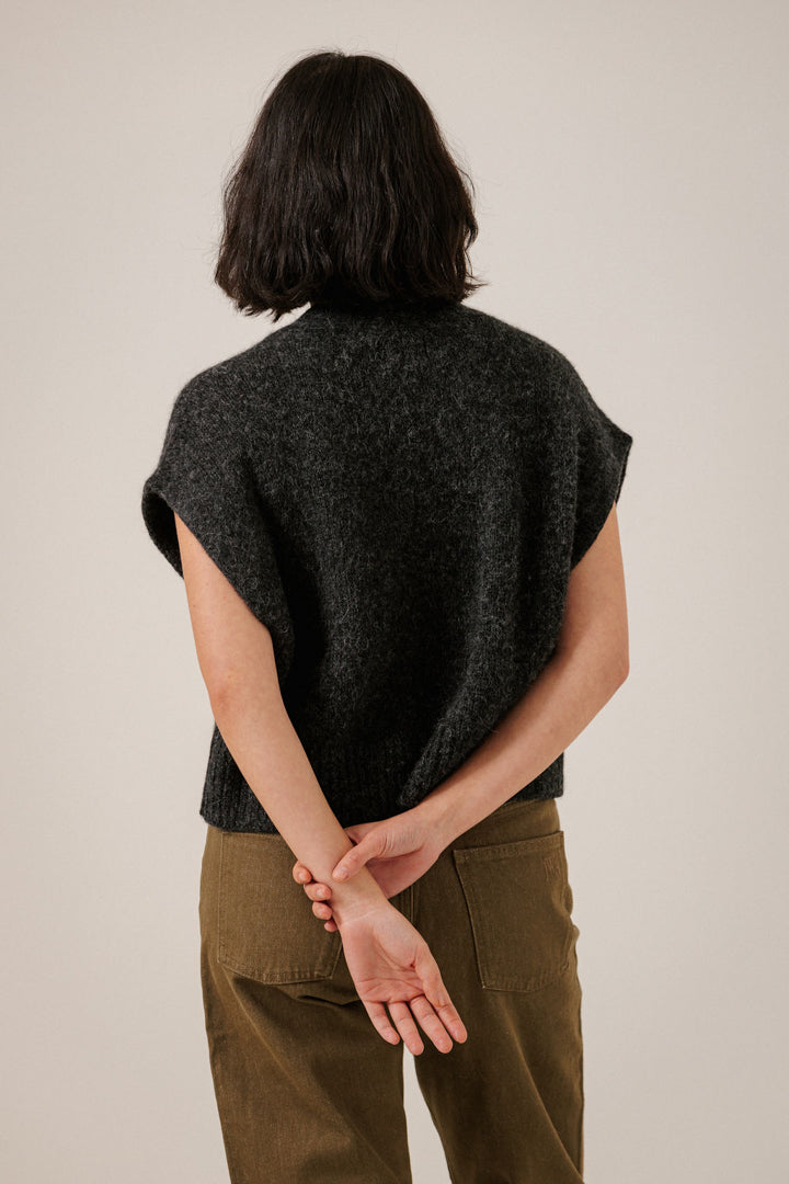 Alpaca Button Down Vest in Basalt
